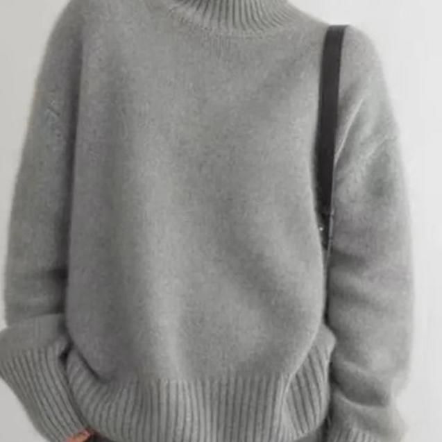 Katarina | Women's Oversized Turtleneck Sweater
