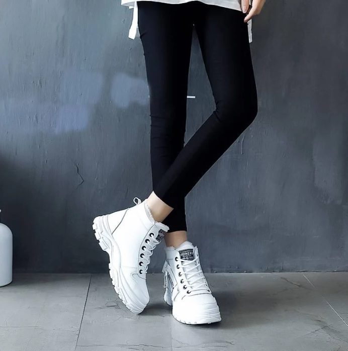 Olwen | Women's Sherpa Lined Lace Up Winter Ankle Boots with Platform Sole